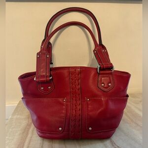 LOVELY TIGNANELLO LEATHER HANDBAG

GOLD HARDWARE-FABRIC LINING